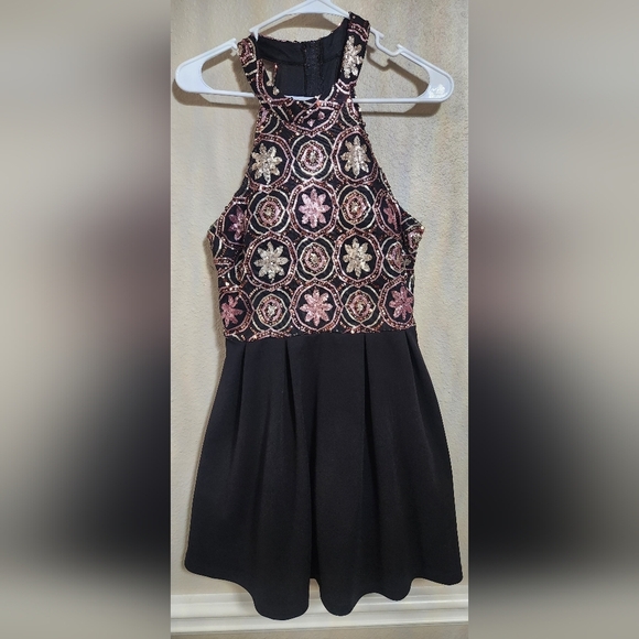 Juniors semiformal gown size 9 - Picture 1 of 8
